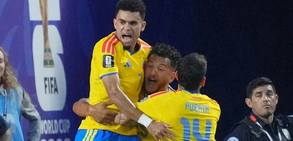 Joueurs célébrant un but lors d'un match