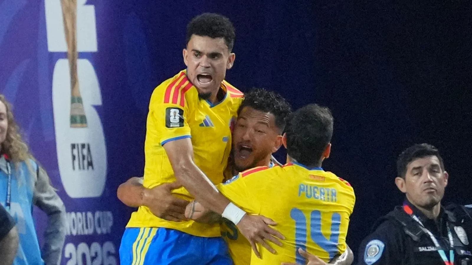 Joueurs célébrant un but lors d'un match
