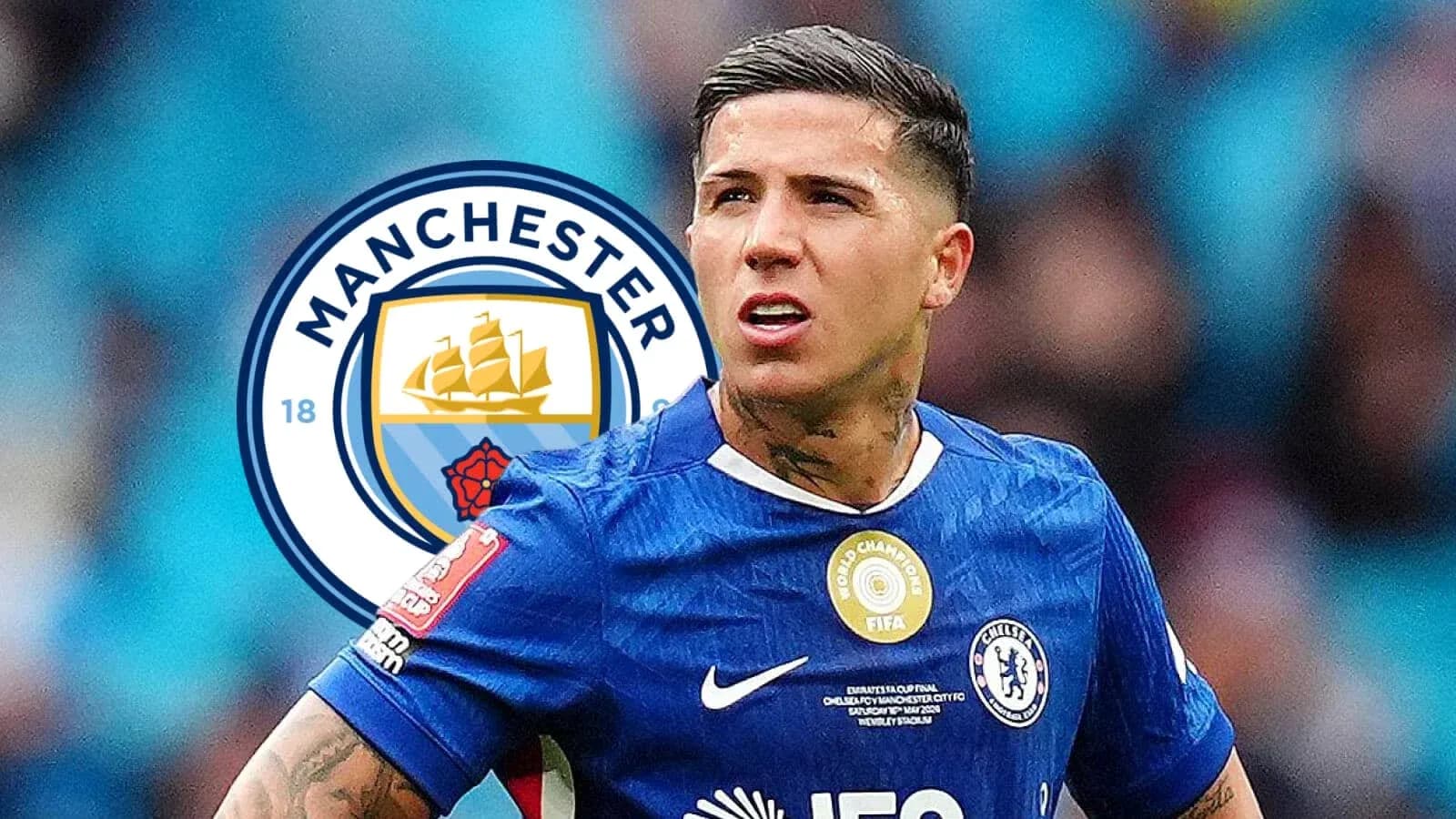 Joueur de Chelsea avec logo de Manchester City en arrière-plan