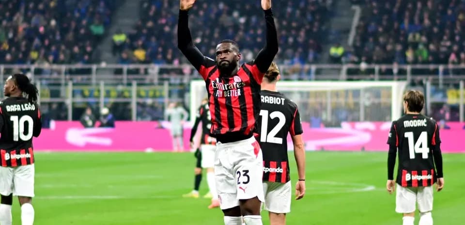 Joueur célébrant avec coéquipiers lors d'un match