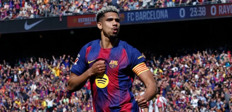 Joueur de Barcelone célébrant un but au Camp Nou