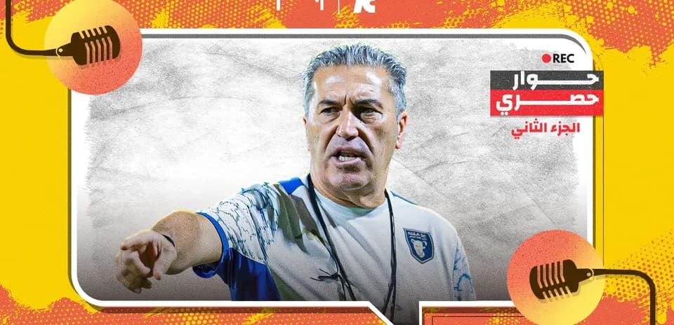 Entraîneur parlant lors d'une interview exclusive
