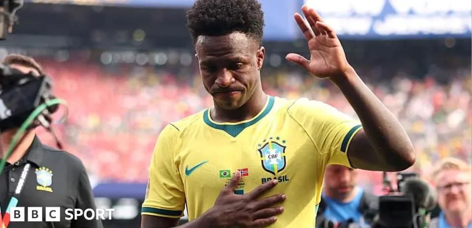 Joueur brésilien saluant les supporters après un match