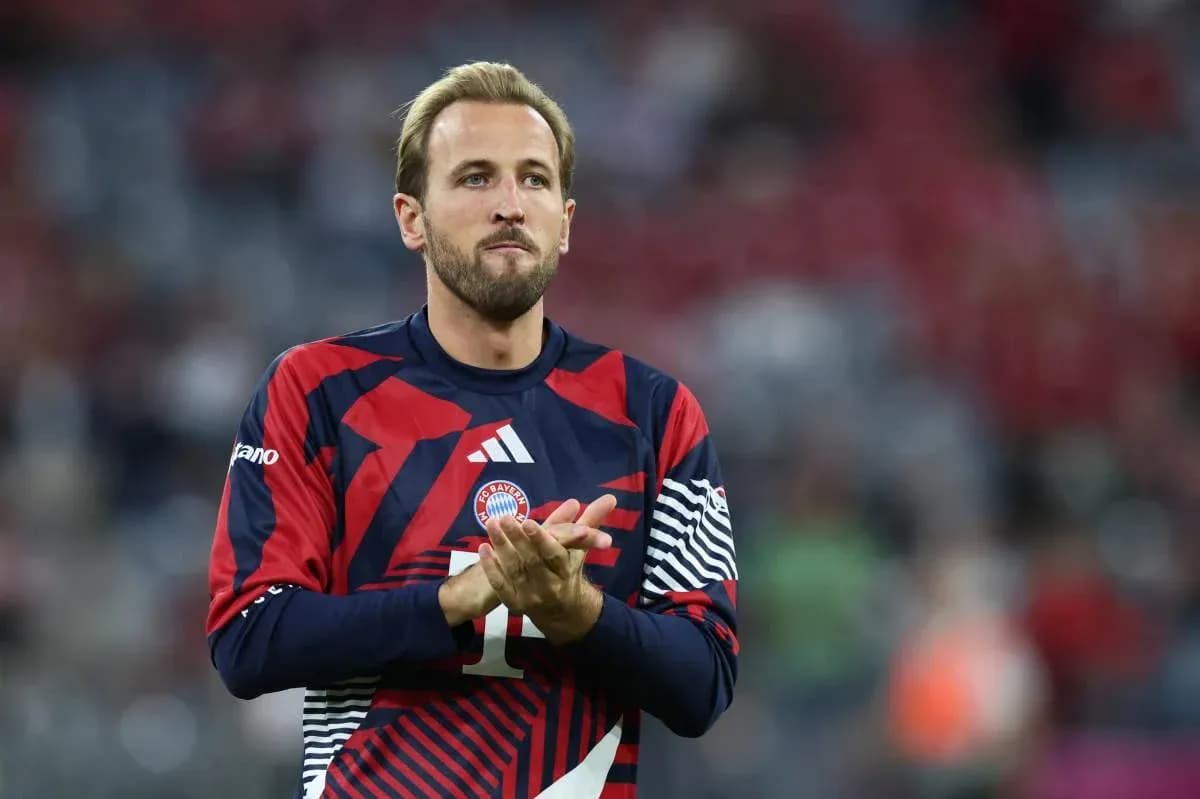 Joueur applaudissant avant le match avec Bayern Munich