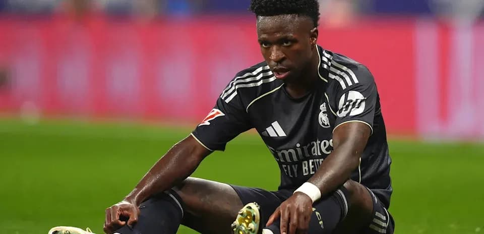 Joueur de Real Madrid assis sur le terrain