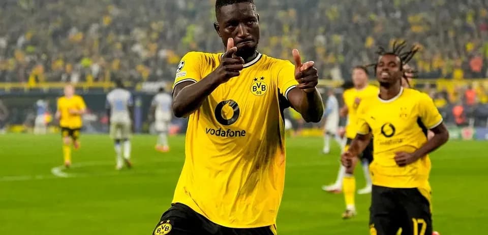 Joueur de Dortmund célébrant un but au stade