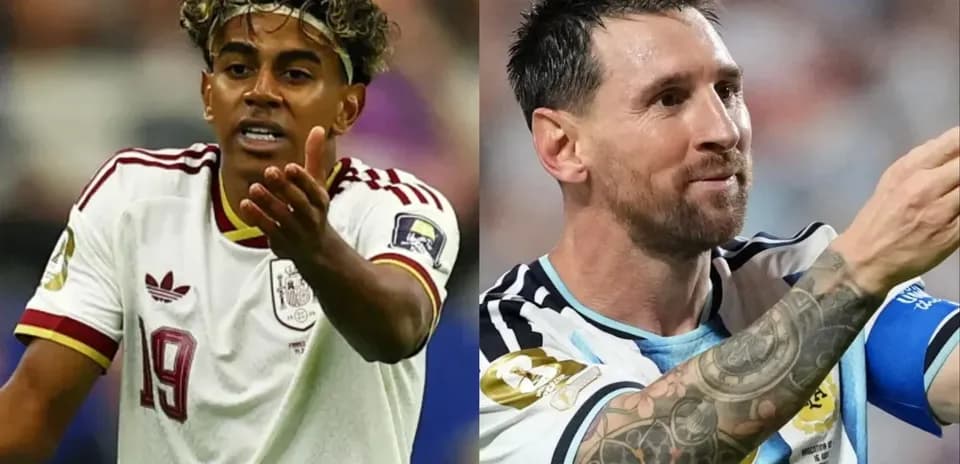Deux joueurs de football en action