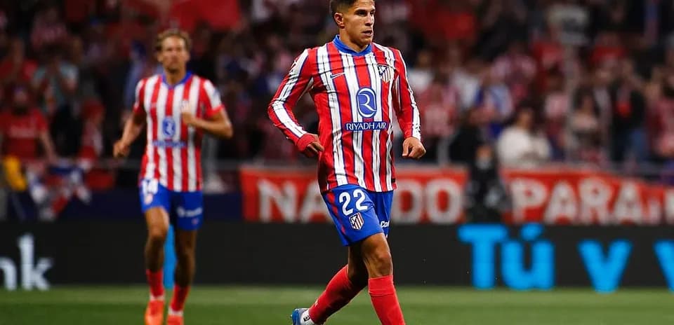 Joueur d'Atletico Madrid en action sur le terrain