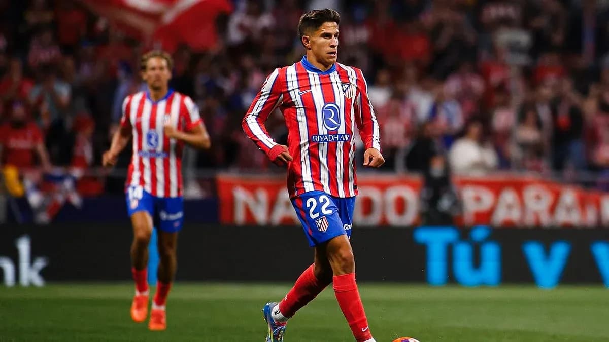 Joueur d'Atletico Madrid en action sur le terrain