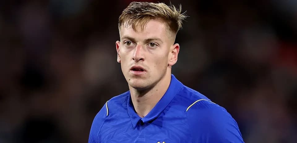 Joueur de Chelsea en maillot bleu sur le terrain