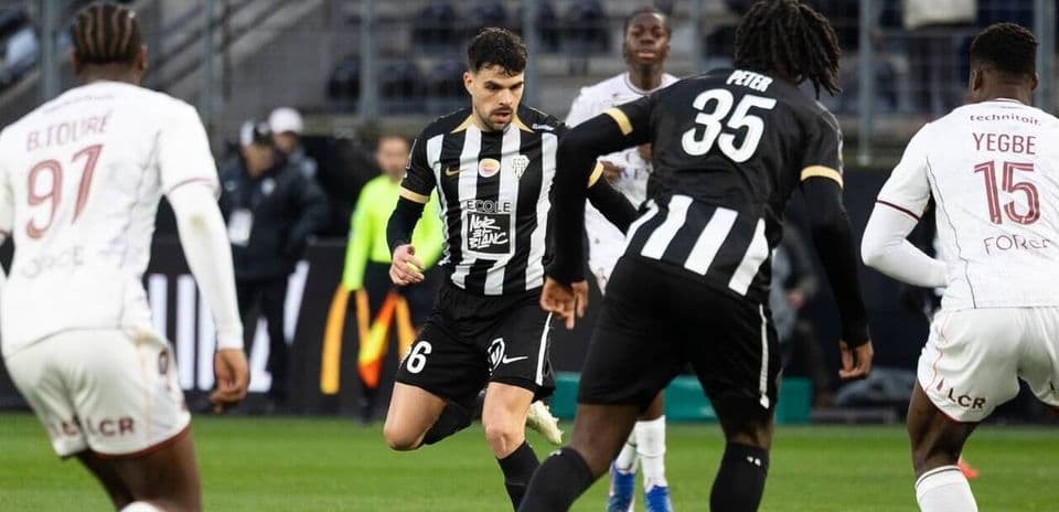 Angers bat Metz 1-0 : une victoire maîtrisée.jpg