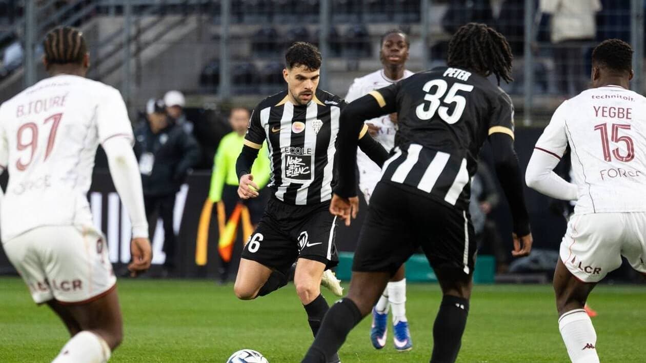 Angers bat Metz 1-0 : une victoire maîtrisée.jpg