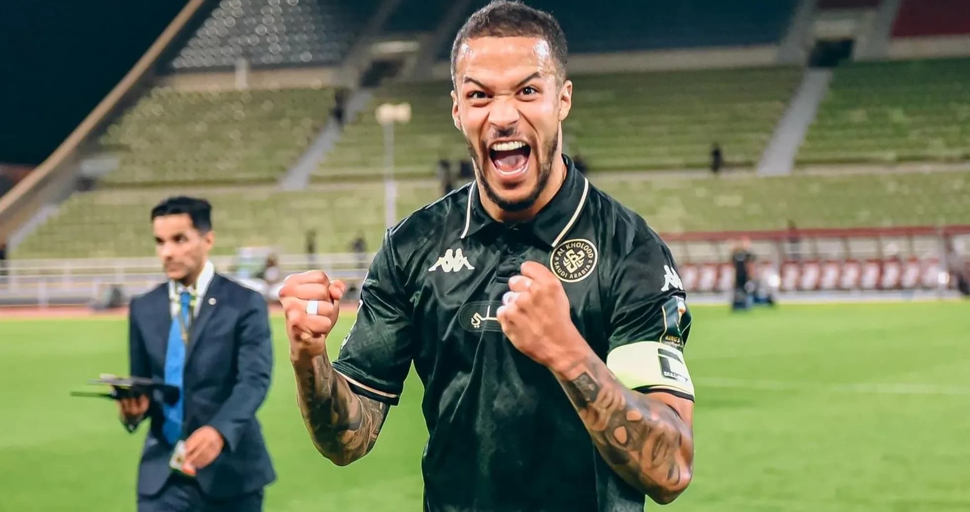 Joueur d'Al Kholood célébrant la victoire