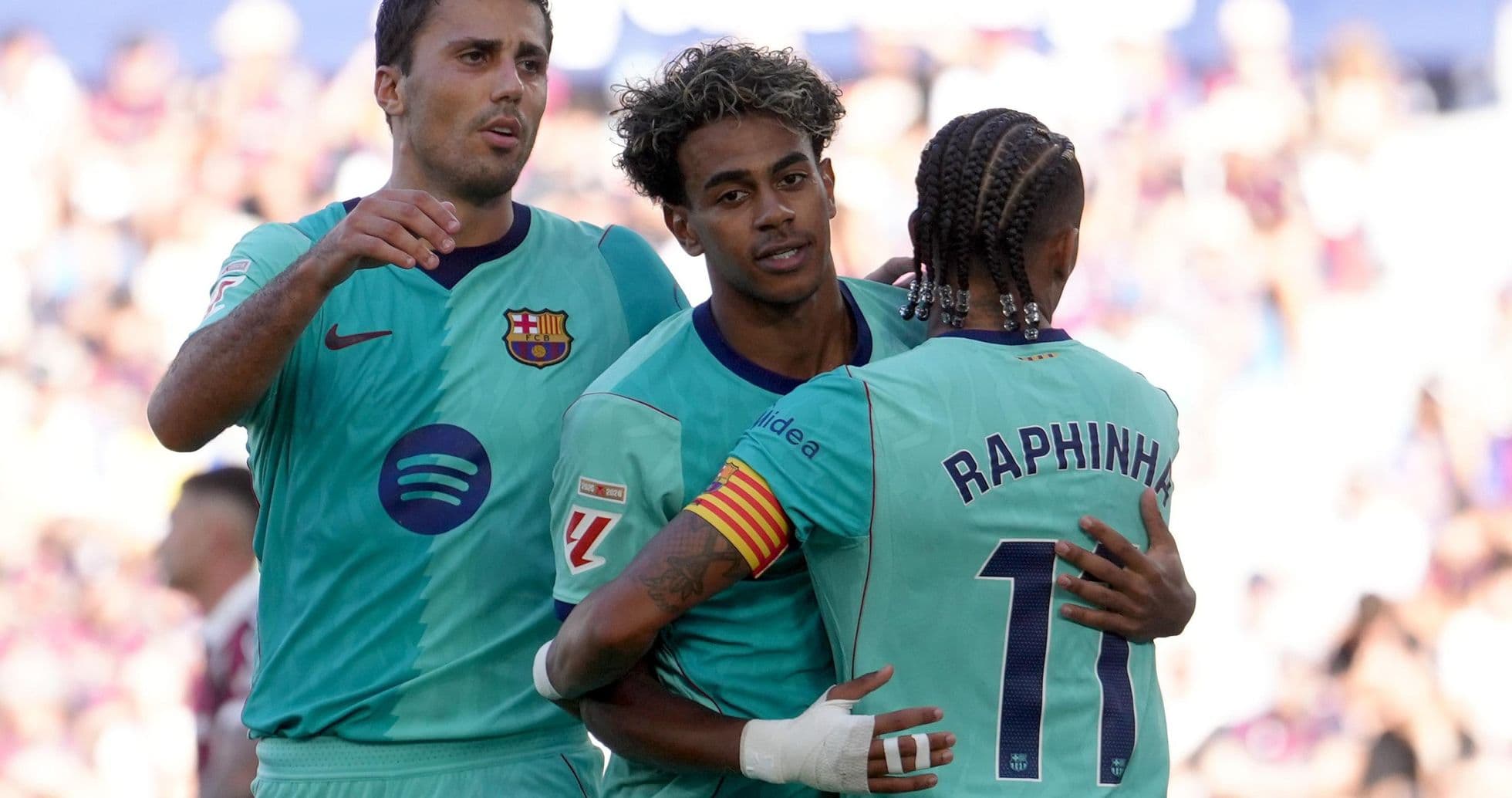 Joueurs du FC Barcelone célébrant un but