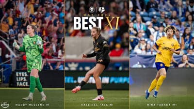 Trois joueuses en maillots de football sur podium