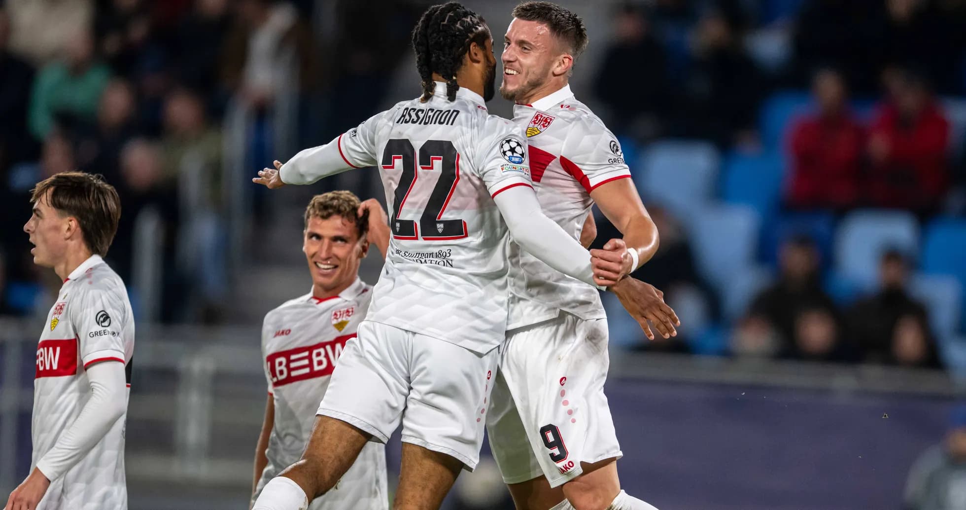 Joueurs de VfB Stuttgart célébrant un but