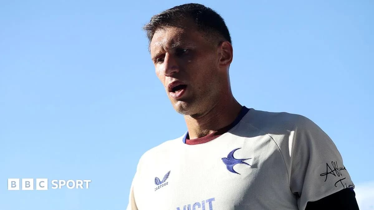 Joueur de football en entraînement sous le soleil