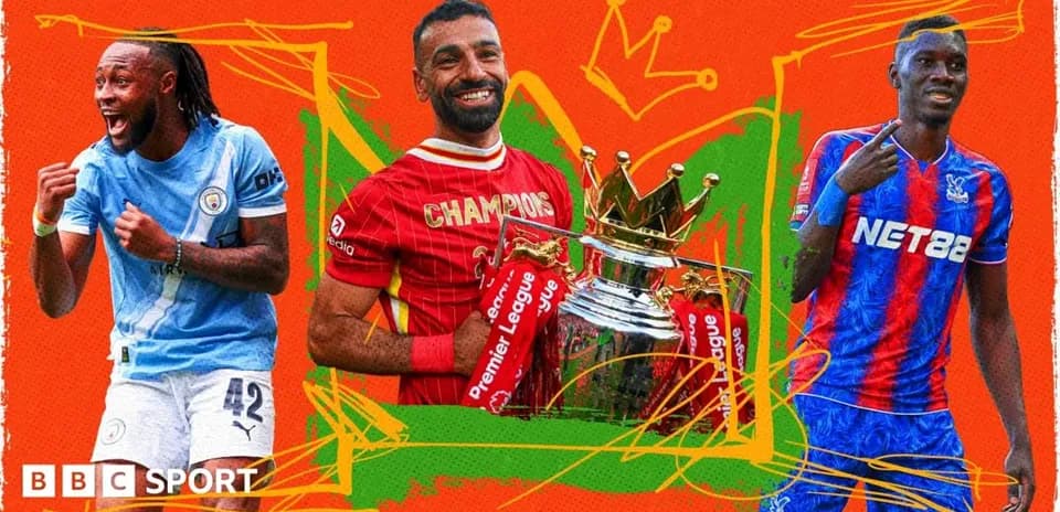 Trois joueurs de football avec le trophée de la Premier League