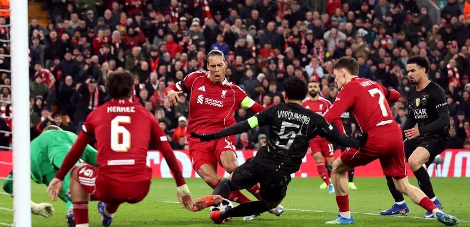 Action de match entre Liverpool et PSG