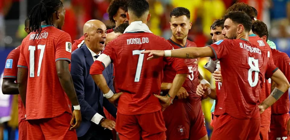 Équipe du Portugal en discussion pendant un match