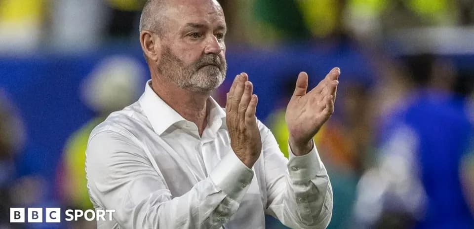 Entraîneur applaudissant après un match