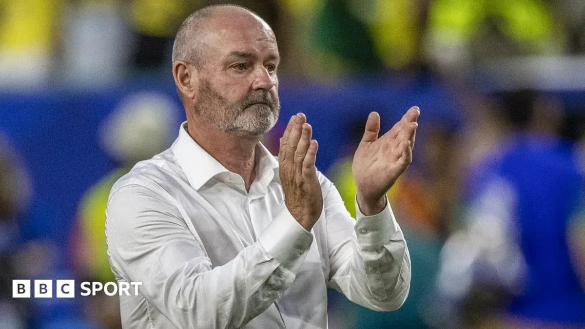 Entraîneur applaudissant après un match