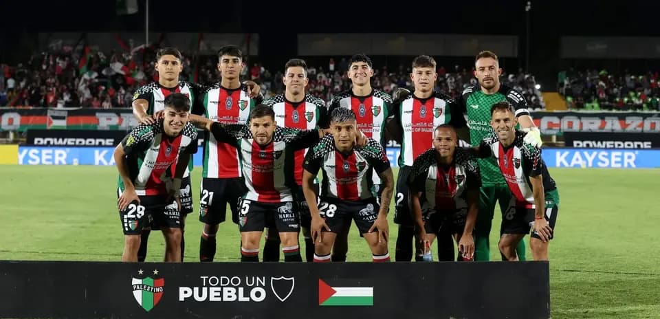 Équipe de Palestino avant le match
