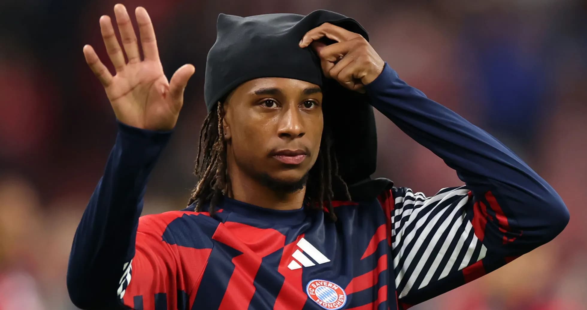 Joueur de Bayern Munich saluant le public après le match