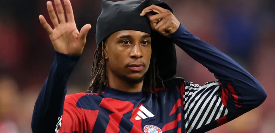 Joueur de Bayern Munich saluant le public après le match
