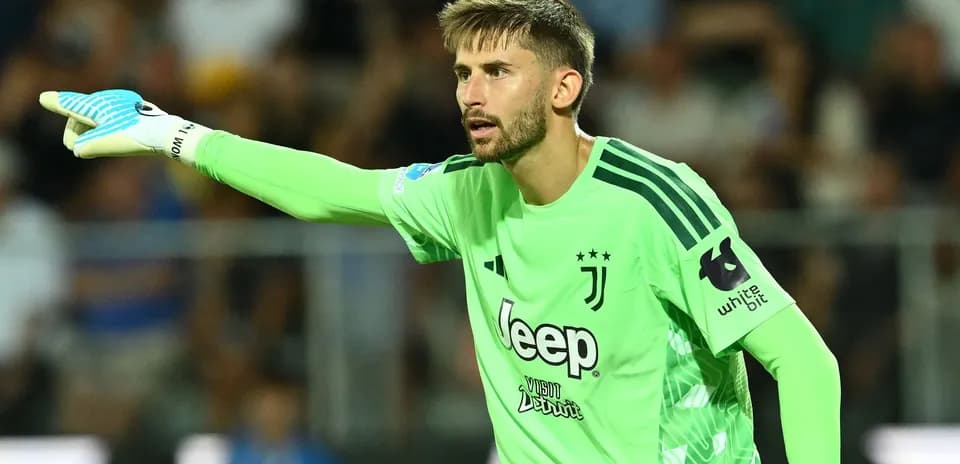 Gardien de but de la Juventus donnant des instructions
