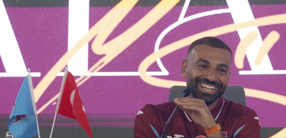 Joueur souriant lors d'une conférence de presse