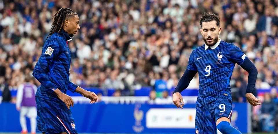 Deux joueurs de l'équipe de France sur le terrain