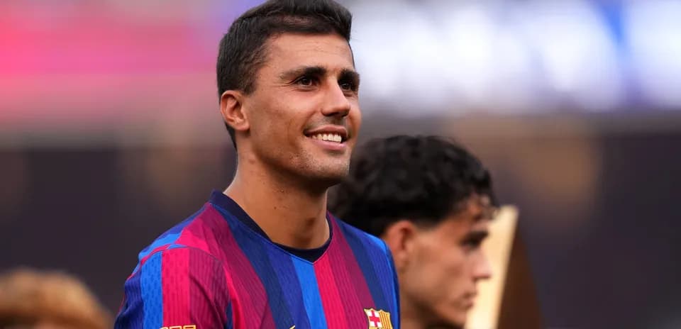 Joueur de Barcelone souriant lors de la cérémonie