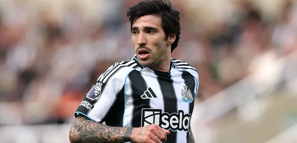 Joueur de Newcastle en action sur le terrain