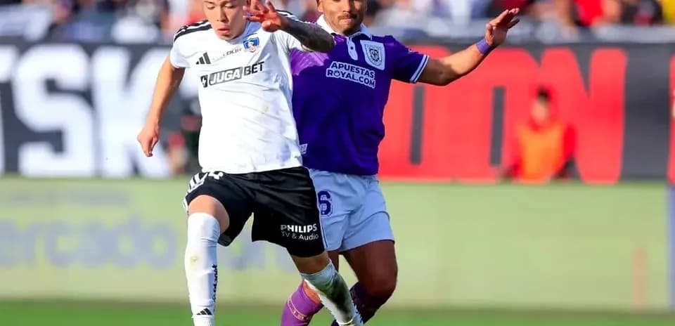 Joueurs en action lors du match de football