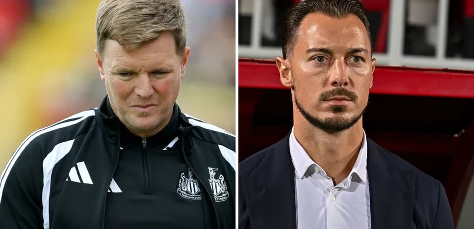 Deux entraîneurs sur le banc lors d'un match