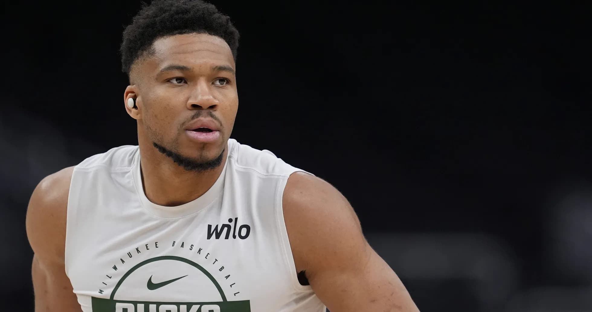 Joueur des Bucks en train de s'échauffer