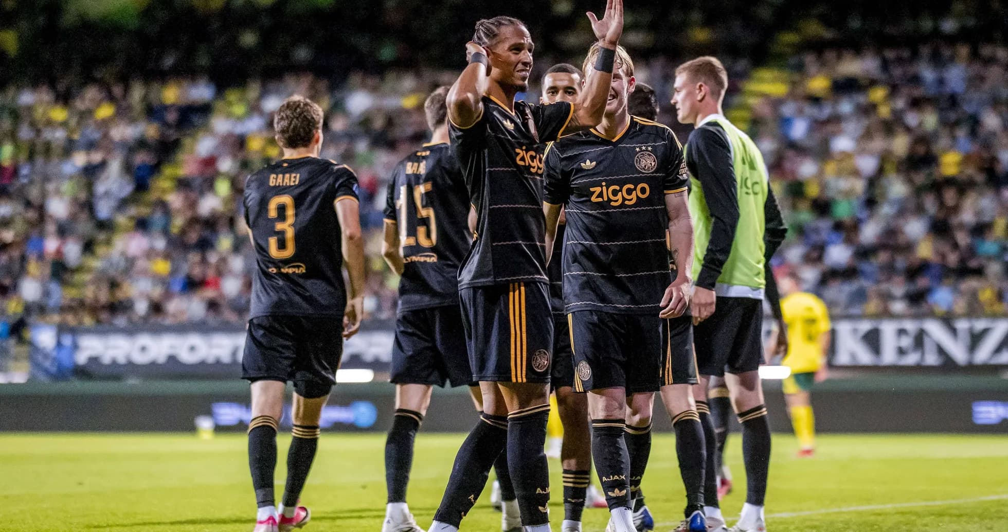 Joueurs d'Ajax célébrant un but lors du match