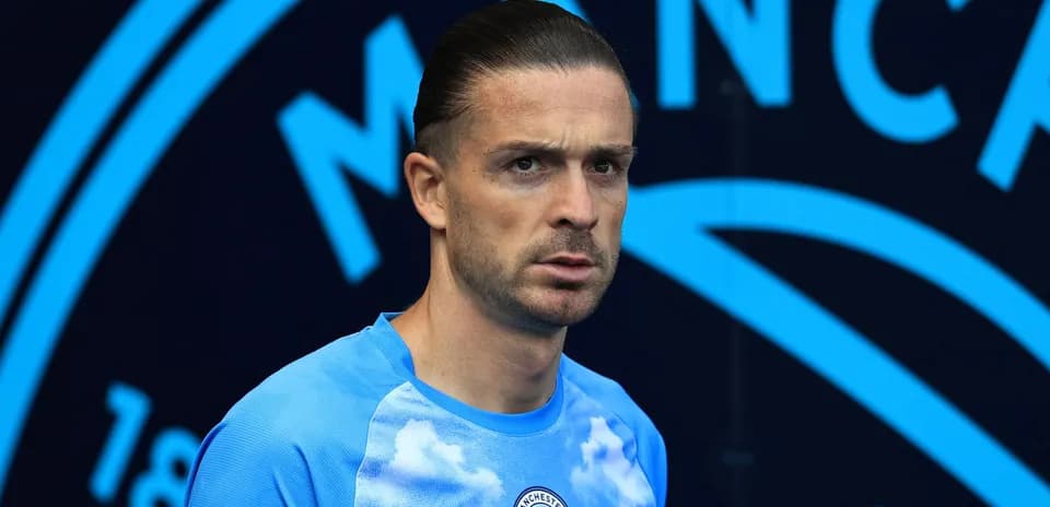 Joueur avec maillot bleu de Manchester City sur le terrain