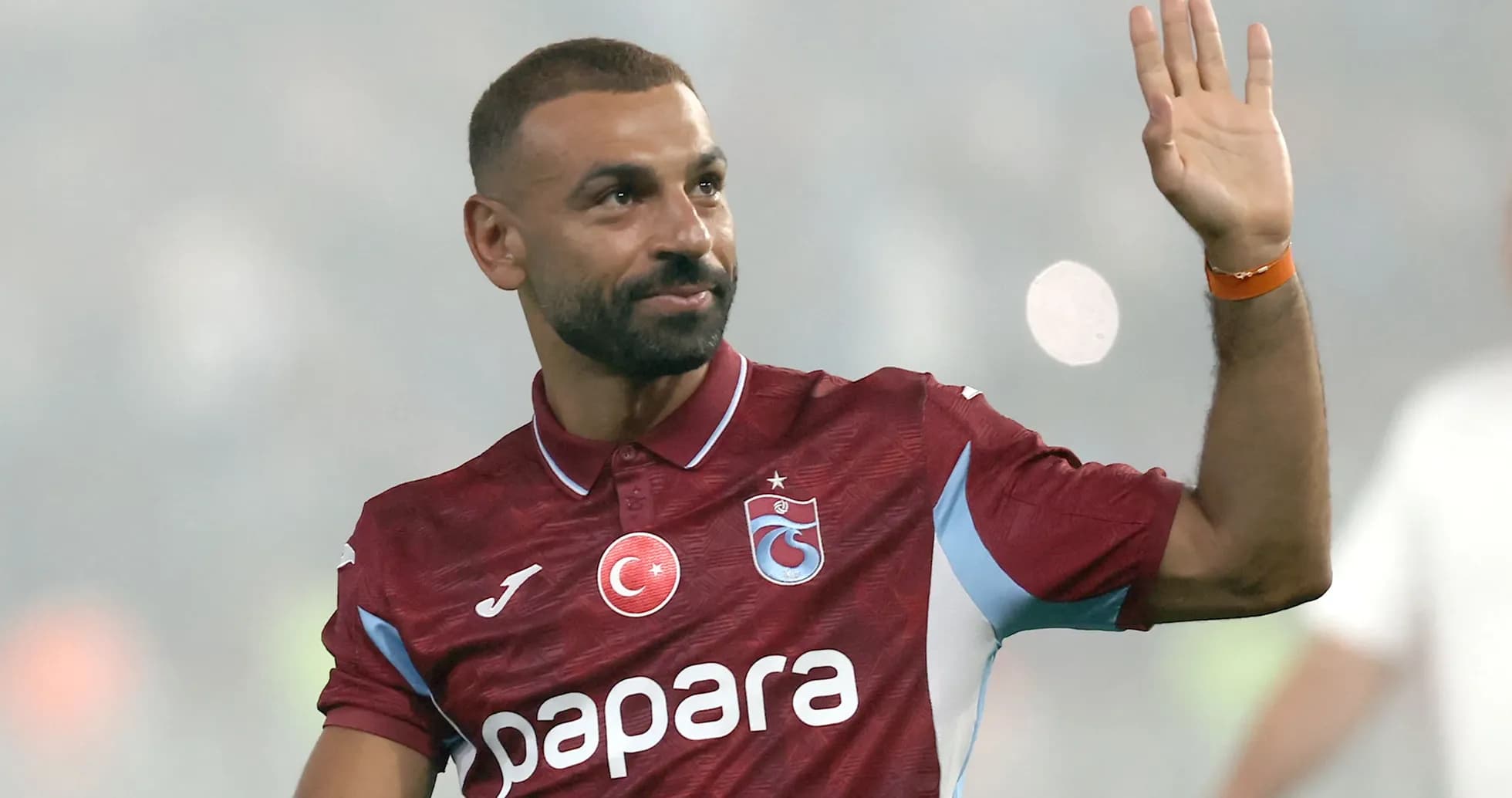 Joueur de Trabzonspor saluant le public