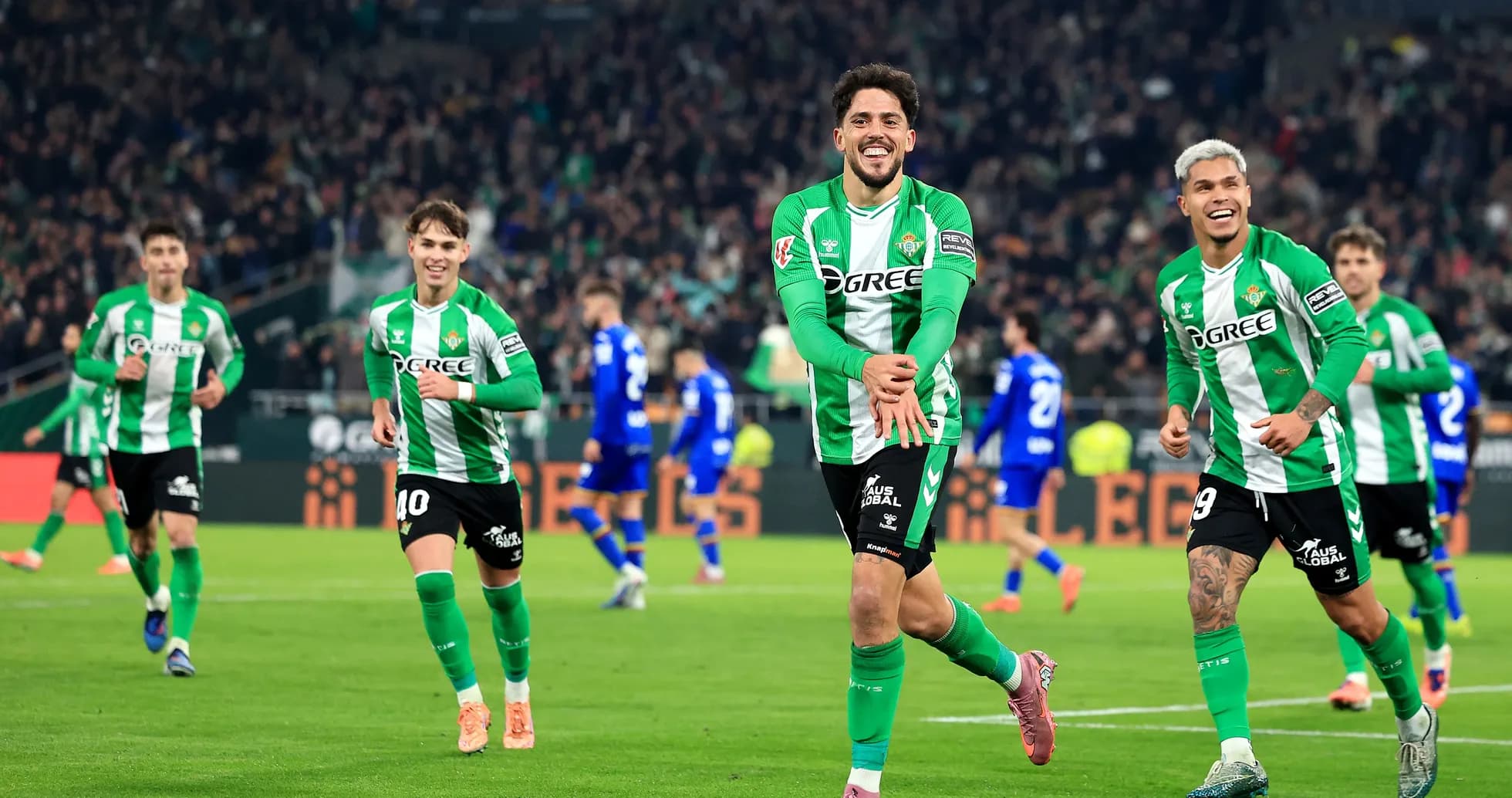 Joueurs de Real Betis célébrant un but