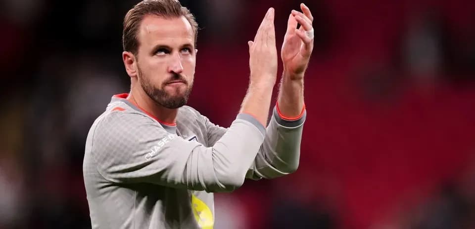 Joueur applaudissant après un match au stade