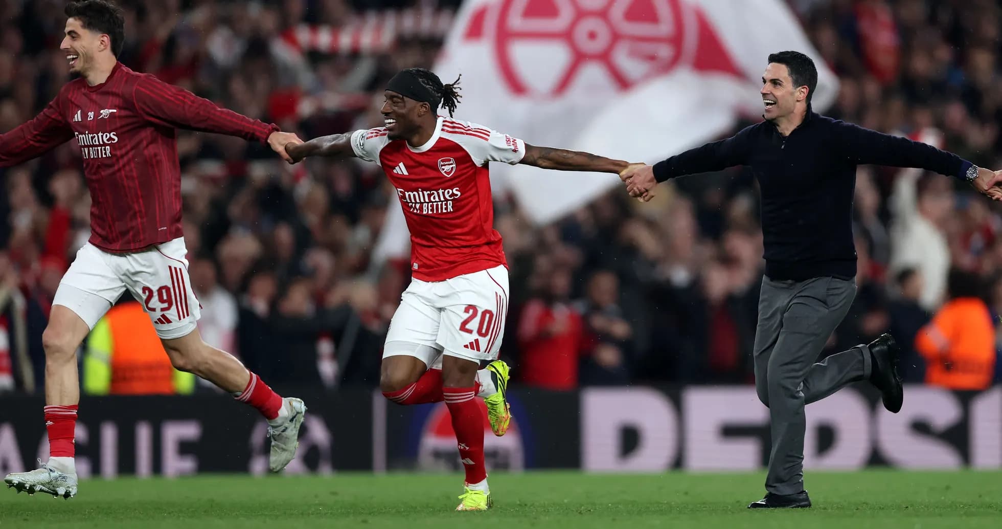Joueurs d'Arsenal célébrant une victoire sur le terrain