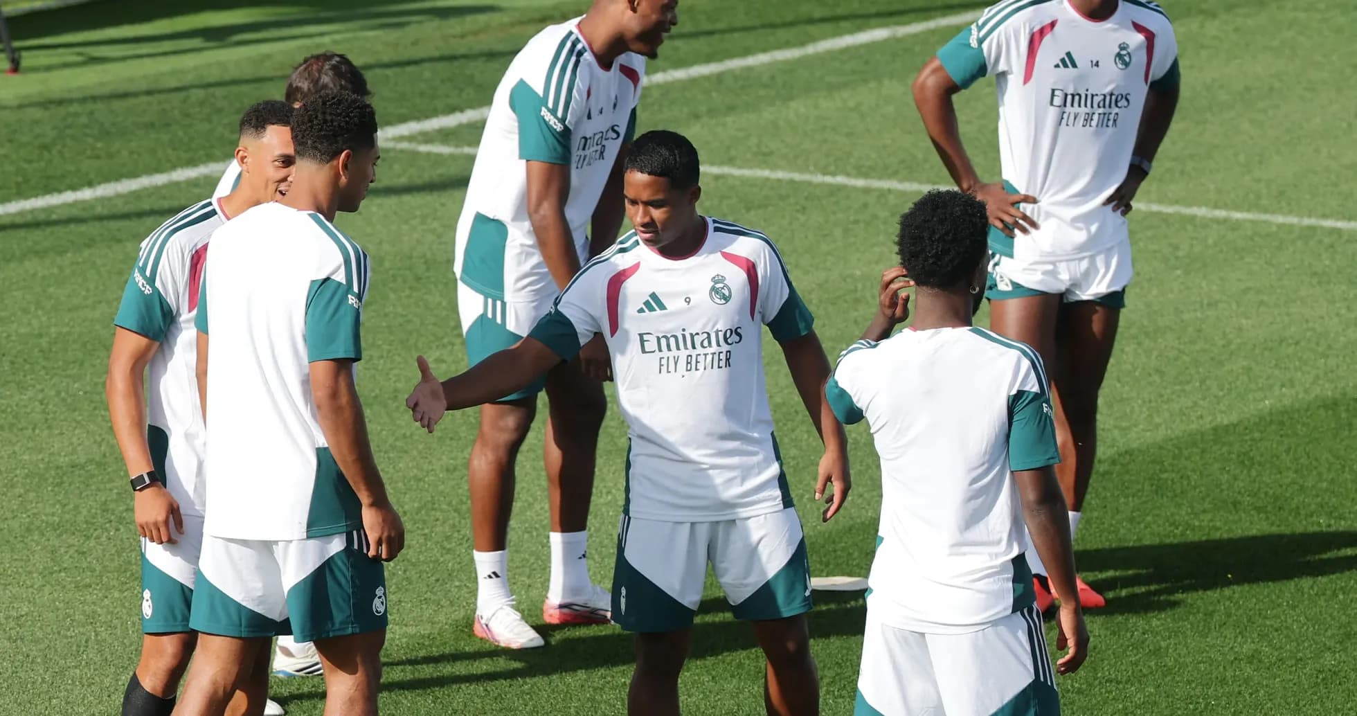 Joueurs du Real Madrid s'entraînant sur le terrain