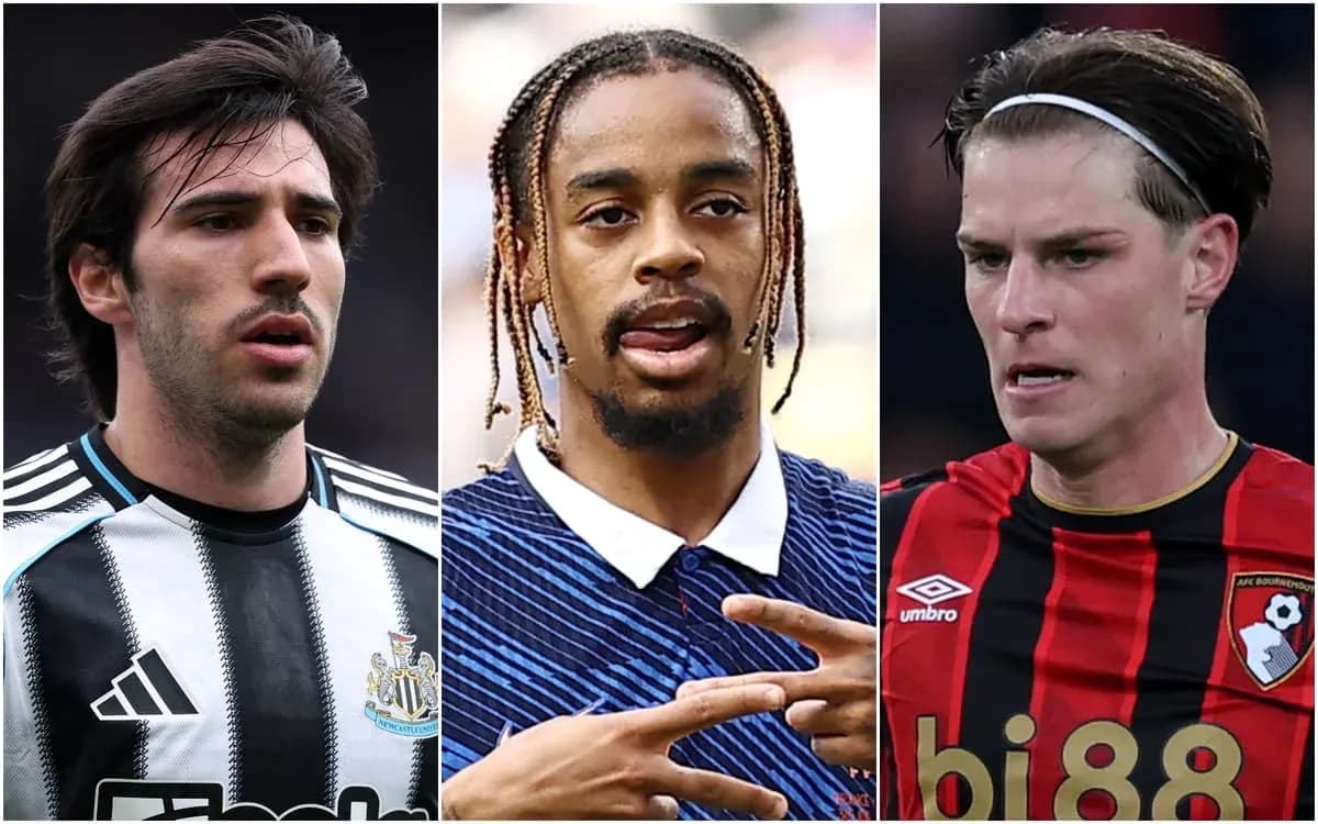 Trois joueurs de football en gros plan