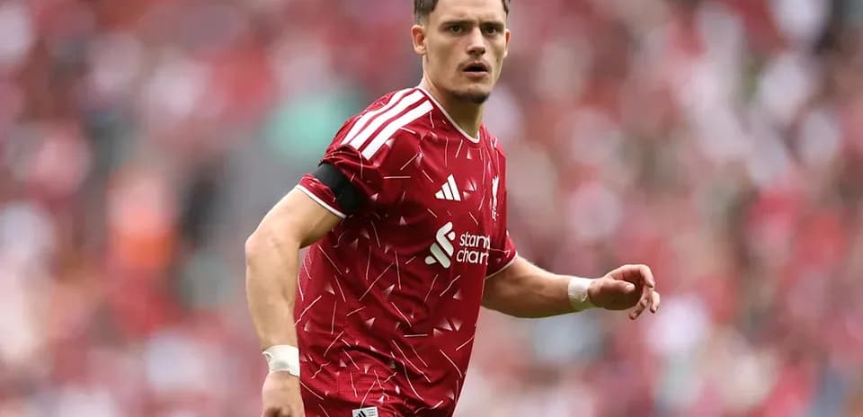 Joueur de Liverpool en action sur le terrain