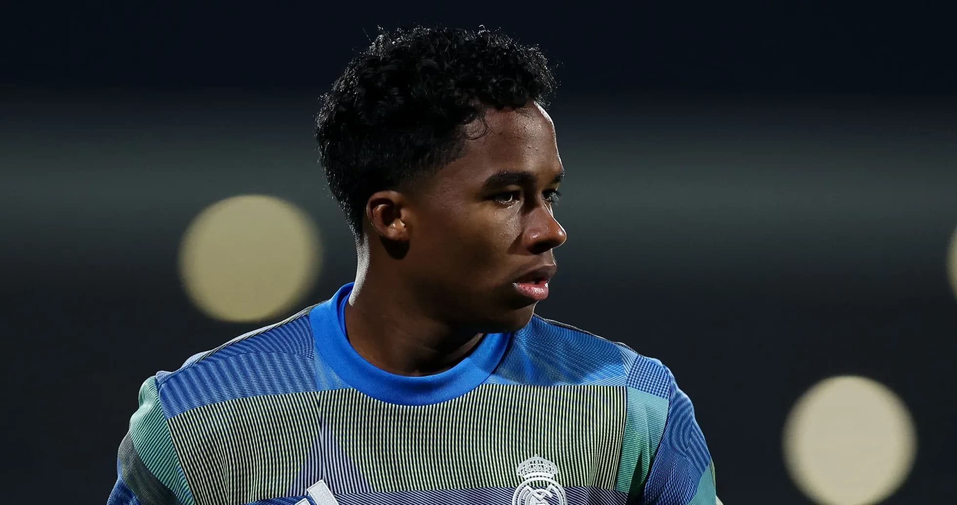 Joueur portant le maillot du Real Madrid lors de l'entraînement