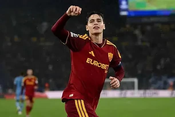 Joueur de l'AS Roma célébrant un but
