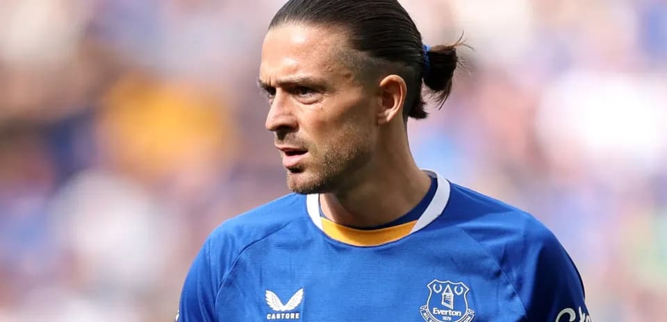 Joueur d'Everton en maillot bleu sur le terrain