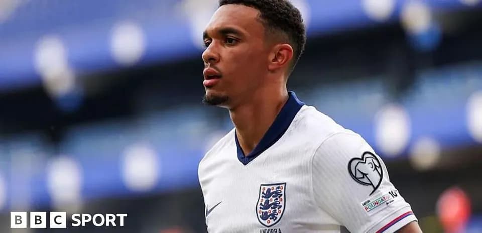 Joueur anglais en maillot blanc sur le terrain